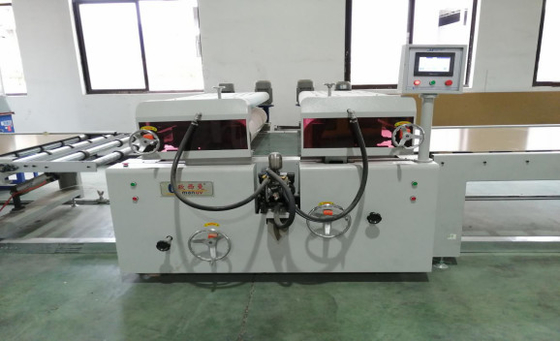 สําหรับวัสดุ PC ต่าง ๆ หรือ PVC กระเบื้องพื้นพลาสติกหรือโลหะ วัสดุเรียบอื่น ๆ เครื่องเคลือบม้วนคู่