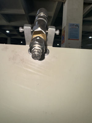 เครื่องเคลือบสปินสองสถานีที่มีผลิตสูง สําหรับเคลือบปริมาณน้ํา / น้ํามันที่ป้องกันของเครื่องมือโต๊ะแบบผง