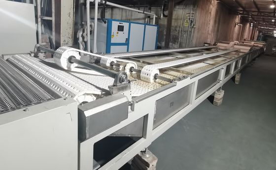 ความสามารถที่น่าเชื่อถือการทํางานแม่นยําวิศวกรรมพื้นเคลือบและสาย Annealing สําหรับ PVC WPC LVT