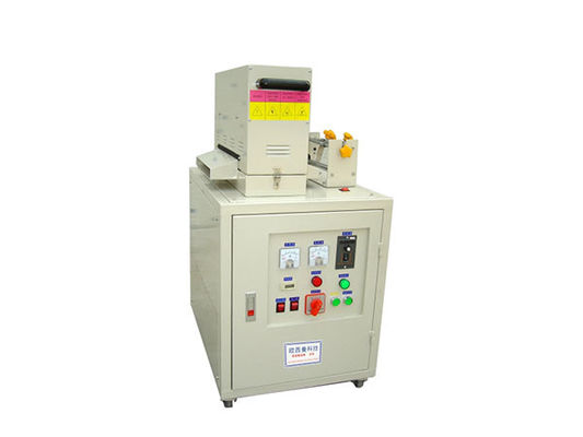 การพิมพ์พื้นผิวฉลากที่มีกาวในตัวหมึก UV หรือเครื่องฉายรังสี UV ไวโอเล็ตเคลือบเงา