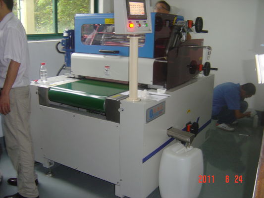 410 โวลต์ 6KW อุปกรณ์เคลือบลูกกลิ้งเหมาะสำหรับเครื่องบินแก้ว