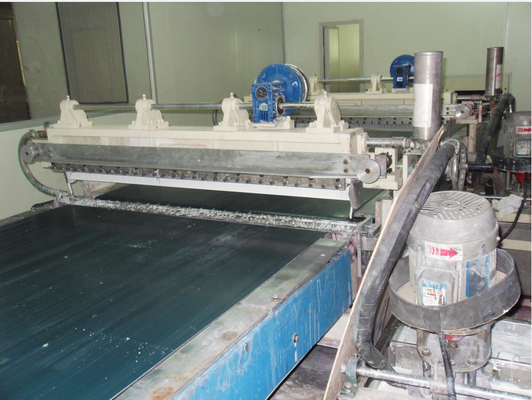 50m / Min 920mm ความกว้าง UV Curtain Coater สำหรับวัสดุรองเท้าฟองน้ำ EVA PE