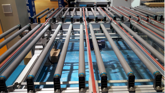 เครื่องขนส่งสายพานอัตโนมัติ 2m * 0.6m * 1.5m ขนาดสําหรับการทํางานที่เรียบร้อย