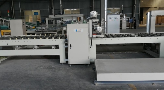 เครื่องเคลือบผนังขนาด 1600 มม พร้อมระบบควบคุม PLC ความเร็วการล่อกลับ 0-100m/min