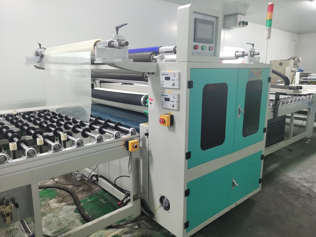 1.5KW เครื่องเลมินฟิล์ม 850mm ความสูง 300mm ความยาวขั้นต่ําสําหรับพลาสติก,อะคริลิก,แผ่น,กระดาษ,แก้ว