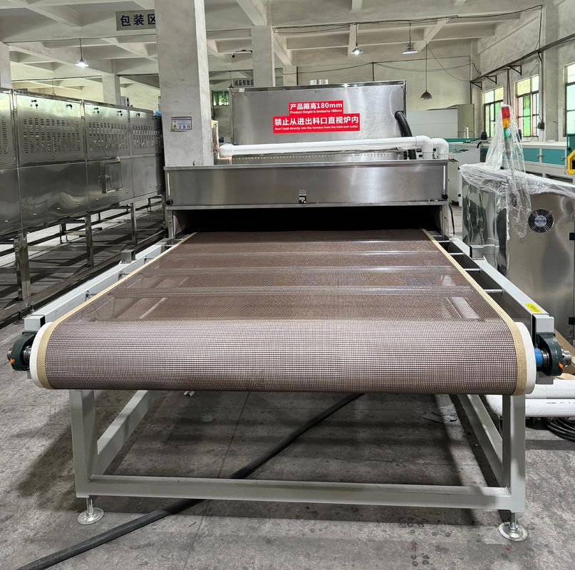 ระบบอบแห้งด้วยไมโครเวฟประสิทธิภาพสูงสำหรับขึ้นรูปเยื่อกระดาษ: การให้ความร้อนภายในอย่างรวดเร็วและสม่ำเสมอ