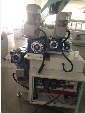 พลังงานไฟฟ้า AC220V/50HZ และ 0-1000ml/min ปริมาณฉีดสําหรับอุปกรณ์ฉีดเคลือบ