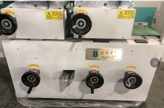 เครื่องผลิตม้วนคอนเวียร์เคลือบเรซินที่ใช้ไฟฟ้า 220V 50Hz